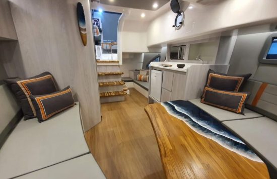 38 ft luxury cruiser rental 3