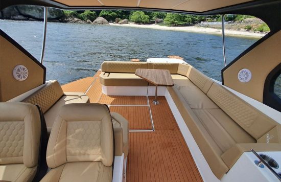 38 ft luxury cruiser rental 4